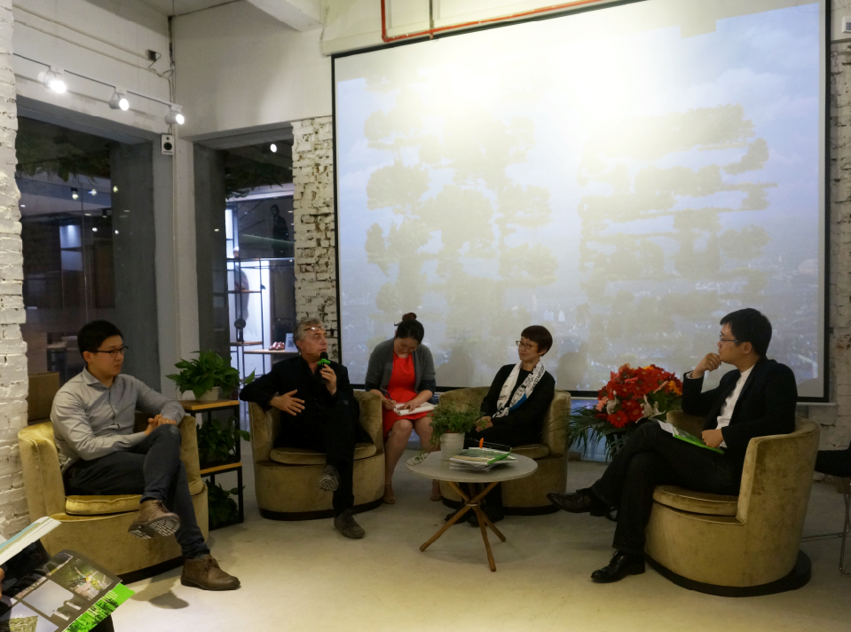 Let's talk.jpg Let's talk.jpg