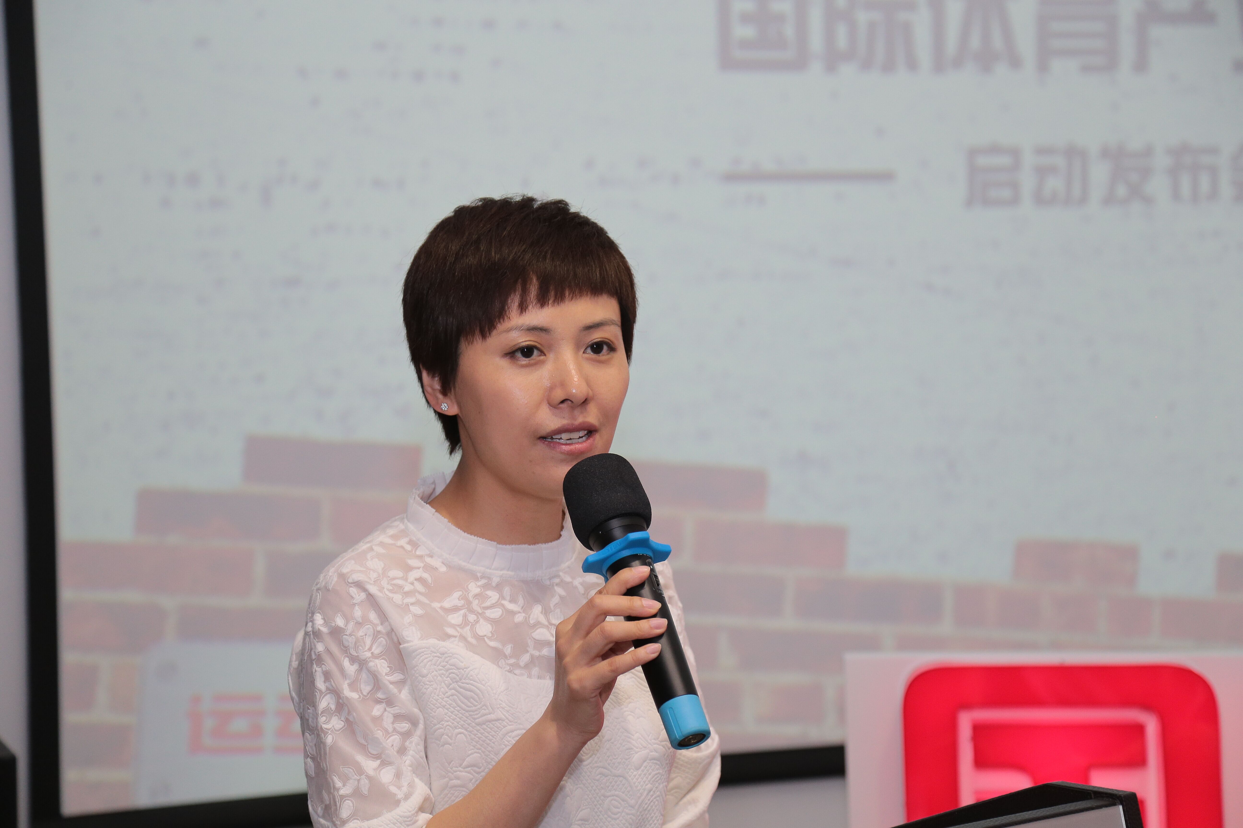 长江校友文创学会副秘书长、体育产业联盟负责人司亚明发言.jpg 长江校友文创学会副秘书长、体育产业联盟负责人司亚明发言.jpg