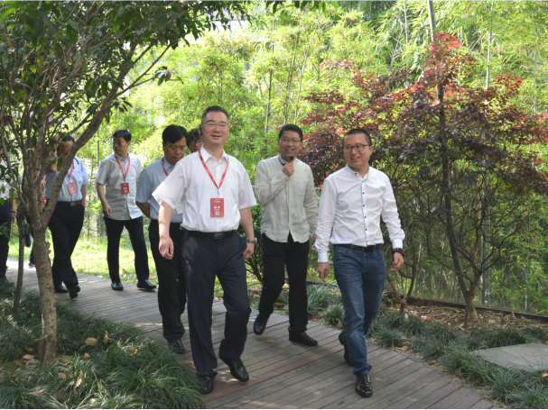 参观照片1.png 参观照片1.png